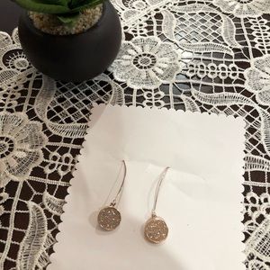 Earrings, sparkles gold color. In great condition.